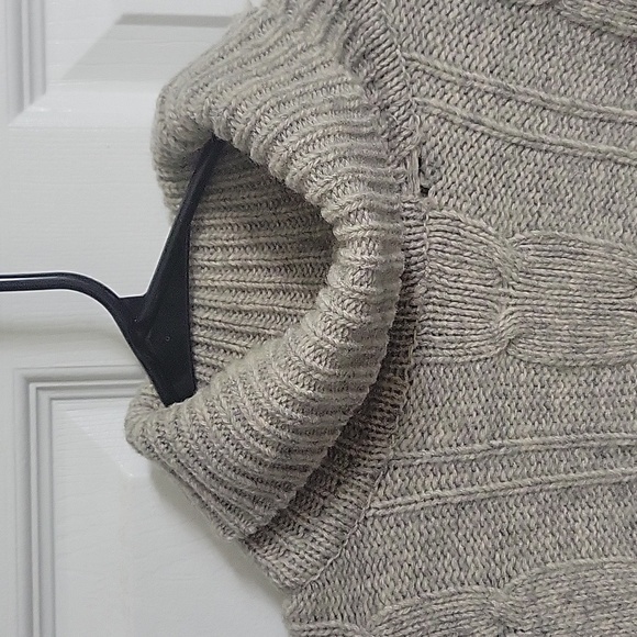 GAP Cream Wool Cable Knit Turtleneck Sweater - Picture 6 of 7